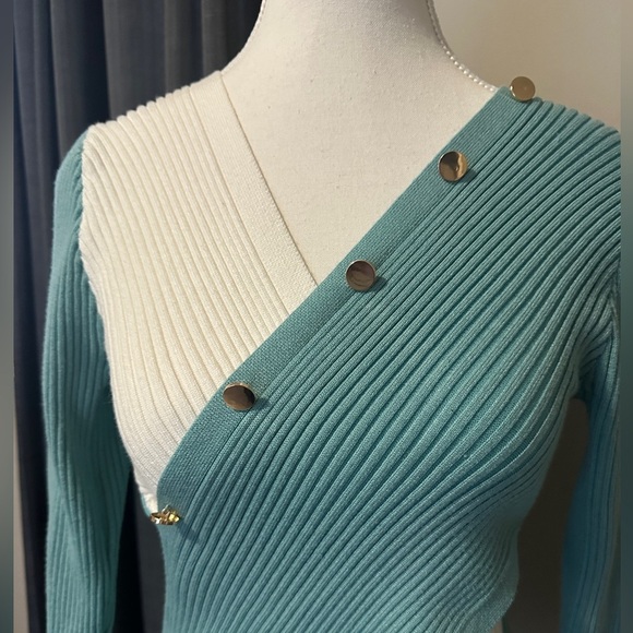 Chicme turquoise & ivory wrap sweater, front buttons, gd cond - Picture 6 of 8